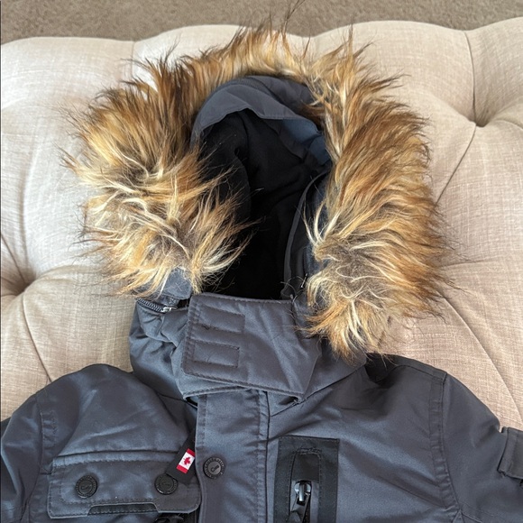 Canadá Gray Winter Coat with Faux Fur Hood - Picture 4 of 13